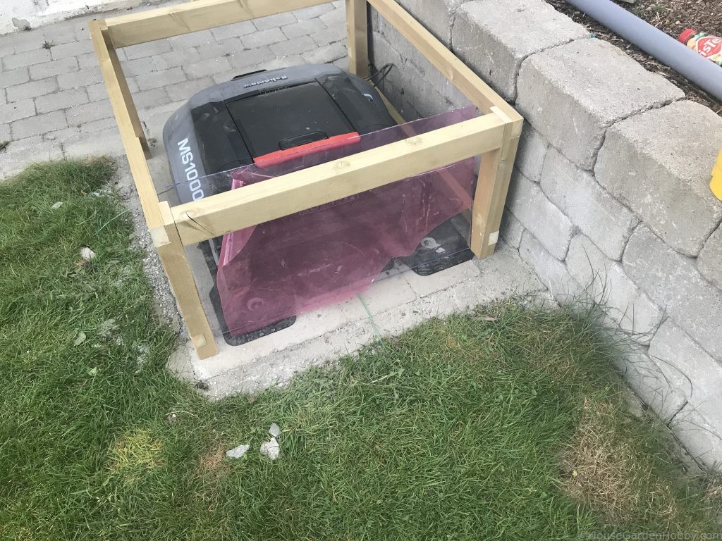 Garage for Automower with automatic garage door House Garden Hobby