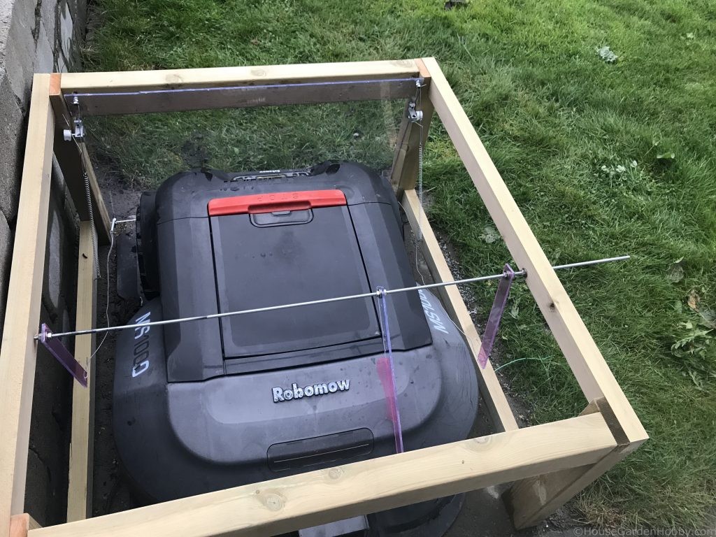 Robomow Garage mechanism