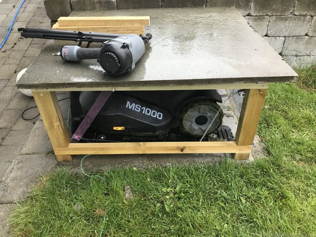 Robomow Garage roof